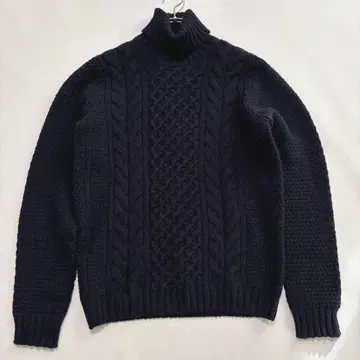 새상품급 돌모어 터틀넥 케이블 니트 M 사이즈 다크 네이비