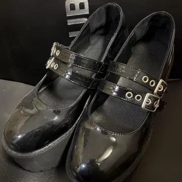 BUBBLES 통굽 아일렛 벨트 신발 38