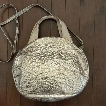 CREME 메탈릭 골드 숄더백