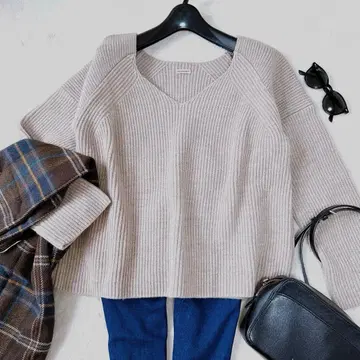 DRESSTERIOR V넥 니트 알파카 양모