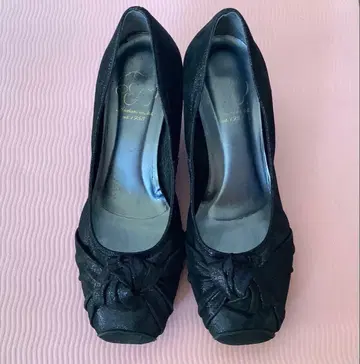 블랙의 엘레강트한 펌프스