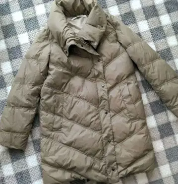 새상품급 파오데로 다운 코트 다운 90% 베이지 계열 M