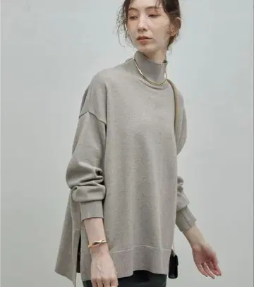 새상품급 [ GALLARDAGALANTE ] 오버 터틀 니트