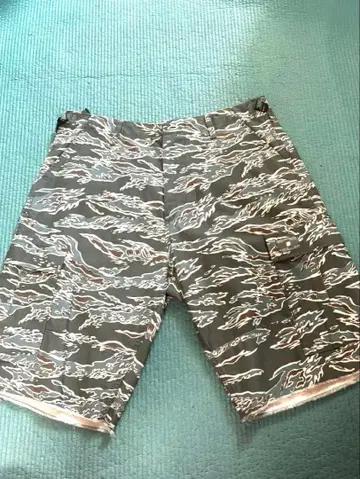 UNDEFEATED 카모플라쥬 숏팬츠 사이즈 36 면 100 타이거 카모