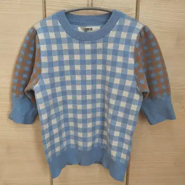 FURFUR 체크 무늬 반팔 니트 스카이블루/브라운