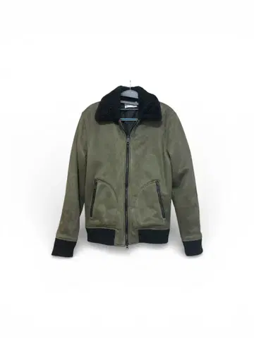 올리브색 퍼 집업 자켓