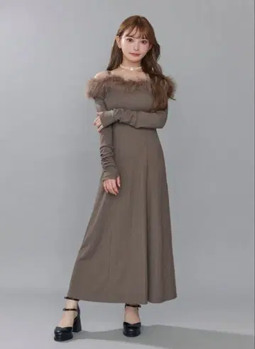 EATME 인조 모피 트리밍 리브 원피스