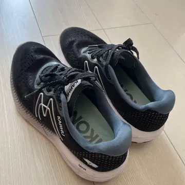 KARHU 블랙 스니커즈