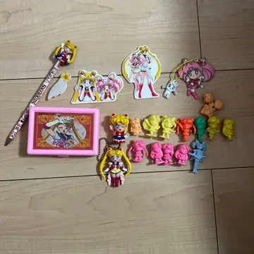 세일러문 피규어와 굿즈 세트