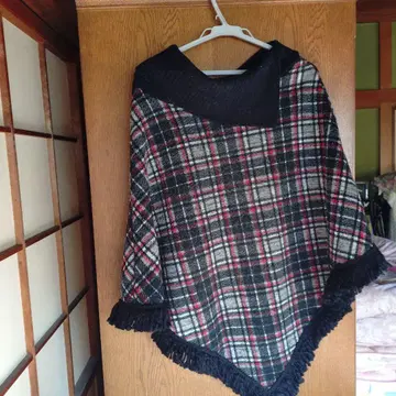 울 혼방 체크 무늬 판초