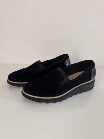 클락스 블랙 스웨이드 슬립온 웨지솔