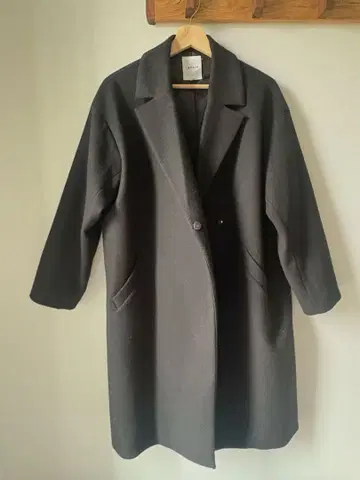 LEPSIM 블랙 체스터 코트