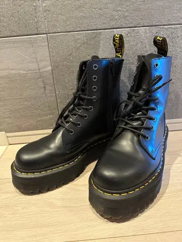 닥터마틴 8홀 통굽 부츠 사이드 지퍼 블랙