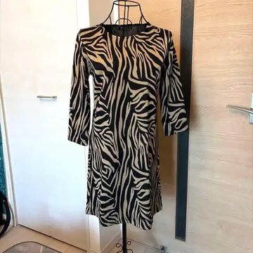 Stradivarius 제브라 패턴 긴팔 원피스 M