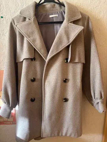 베이지 더블 브레스트 코트