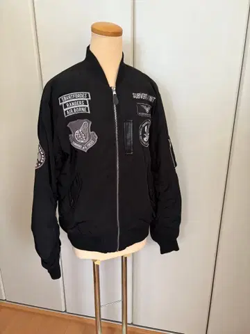 블랙 MA-1 플라이트 자켓 패치 부착