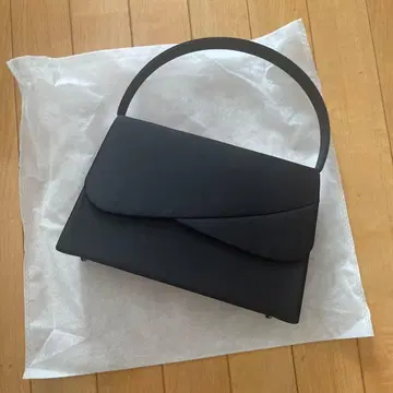 블랙 포멀 백 심플한 디자인