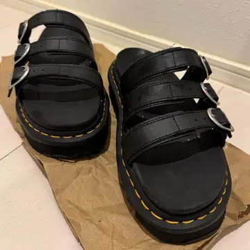 닥터마틴 샌들