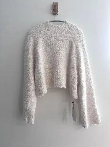 고베 레터스 팝콘 페더 하이넥 니트