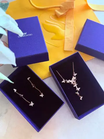 Swarovski 나비 모티브 목걸이