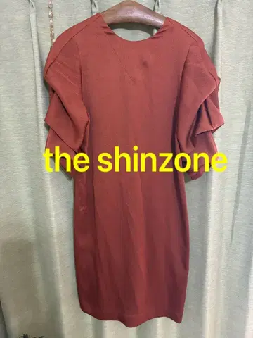 더 신존 볼륨 슬리브 원피스