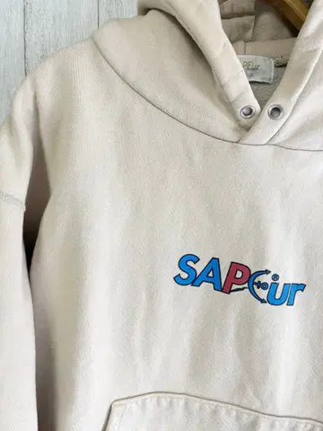SAPEur 베이지 후드티 후드 부착