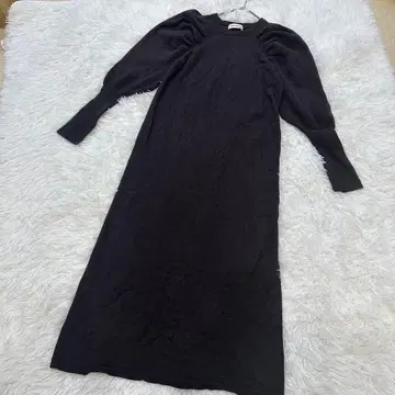 EMMEL REFINES 니트 원피스 퍼프 슬리브 울