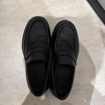 블랙 가죽 로퍼