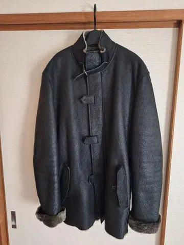 무스탕 가죽 아우터 퍼 포함 블랙