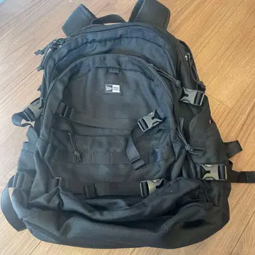 NEW ERA 블랙 백팩