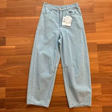 새상품 시마무라 yumi x 스잔느 커브 데님 팬츠 스카이블루 L 사이즈