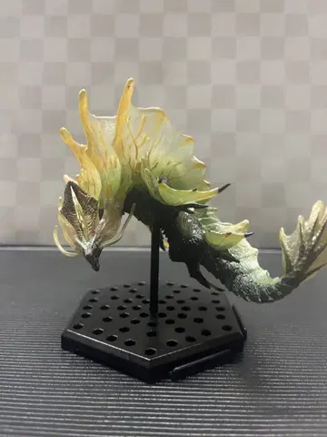 몬스터 헌터 아마츠마가츠치 피규어