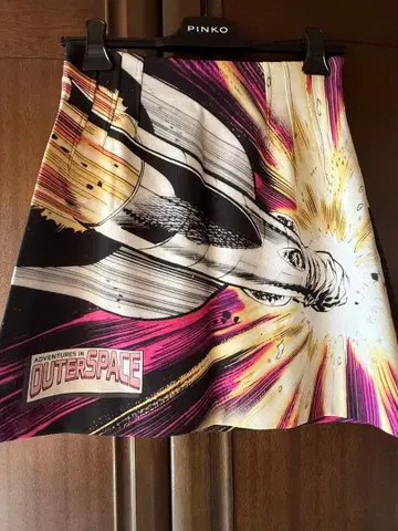 PINKO 코믹풍 프린트 타이트 스커트