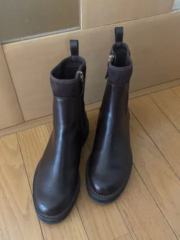 다크 브라운 가죽 사이드 고어 부츠