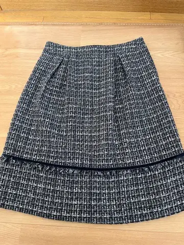 트위드 스커트 38 사이즈 블랙과 화이트