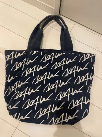 WTW 네이비 토트백 화이트사인 프린트
