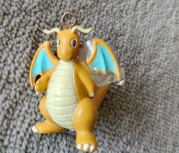 드래곤형 캐릭터 오렌지 컬러 포켓몬 리자몽