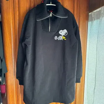 ZARA 스누피 자수 하이넥 트레이닝복