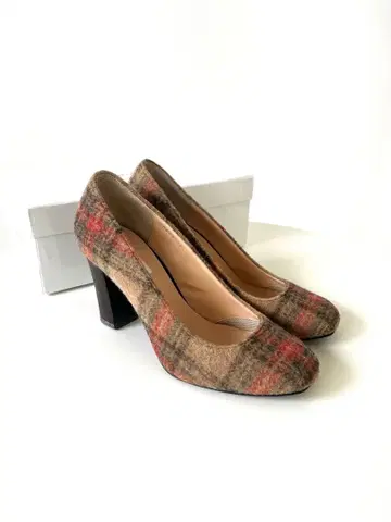 미사용 새상품 Carven 칼벤 체크 무늬 펌프스