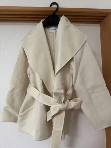 아이보리 벨트 포함 숏코트 [새상품]