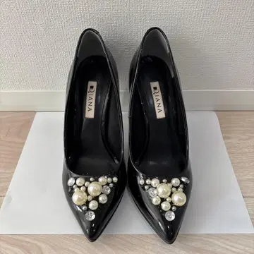 DIANA 블랙 펄 장식 하이힐