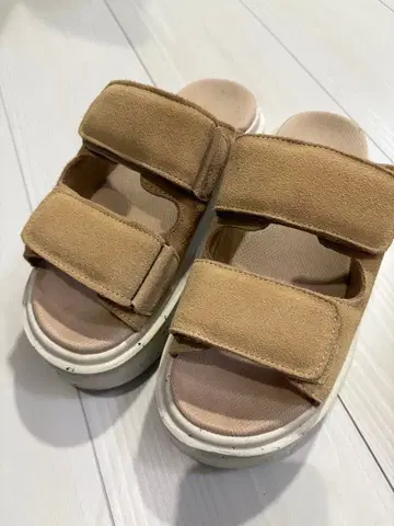 L.B.Evans 베이지 벨크로 샌들 24