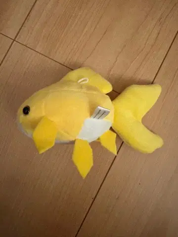 아트 아쿠아 봉제 인형 키링 코멧 옐로우 컬러 금붕어
