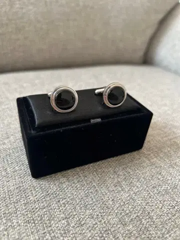 MIRROR MIRROR 블랙 커프스