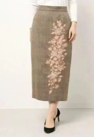 29700엔 새상품 스트로베리 필드 이치에 자수 체크 롱 스커트