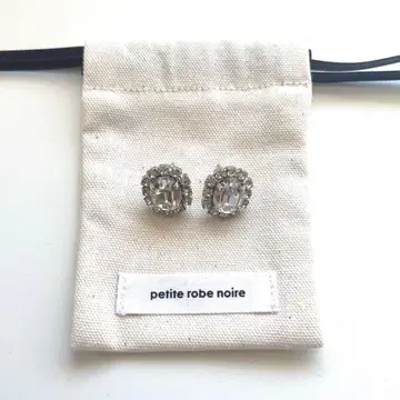 petite robe noire 쁘띠 로브 노아르 크리스탈 귀걸이