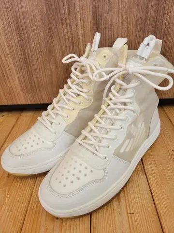 엠포리오 아르마니 하이컷 스니커즈 화이트