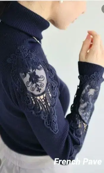 아름답게 비치는 어깨 레이스 터틀넥 니트탑 리브 니트 네이비