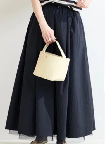 B.C STOCK 네이비 스커트 리버서블 튤 바스락