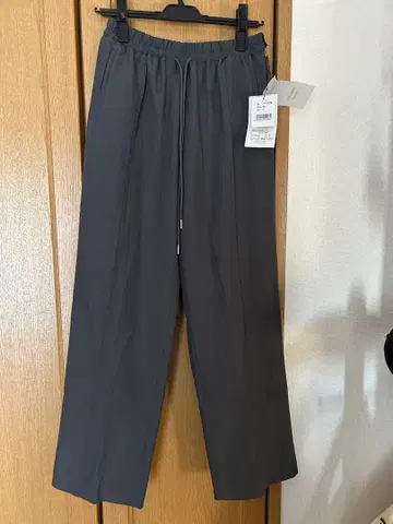 그레이 와이드 팬츠 프라이오리티